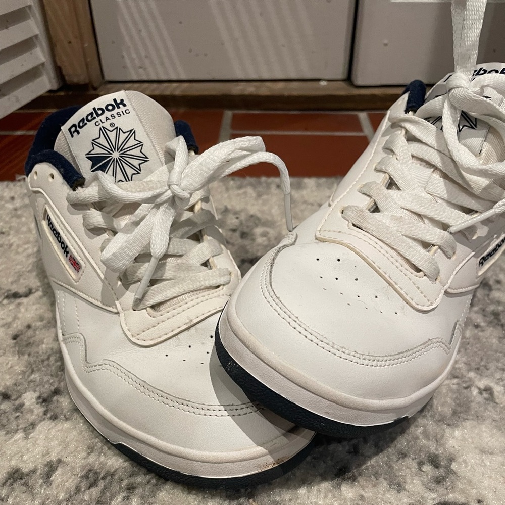 Reebok men size 8.5 women 10 worn maybe 3 times.